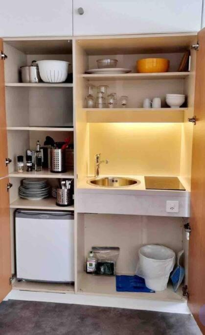 Idyllische Ferienwohnung In Bissone Buitenkant foto